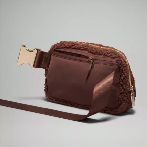 NWT Everywhere Belt Bag 1L Fleece - Picture 3 of 5